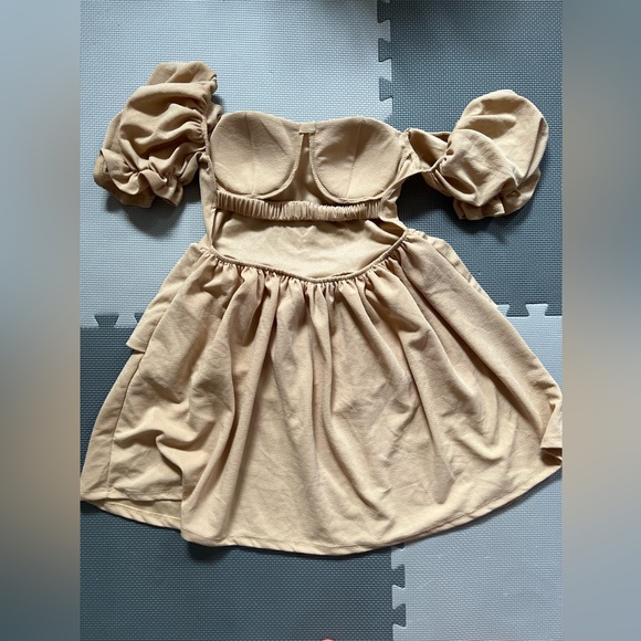 Padded fairy dress (backless )(short sleeves ) - Picture 7 of 9